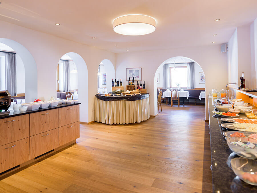 Breakfast buffet - Julius Payer